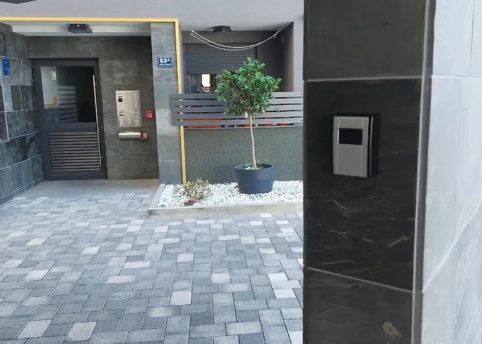 شقة Paola With Free Private Parking Place *
