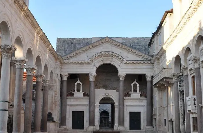Paola With Free Private Parking Place شقة