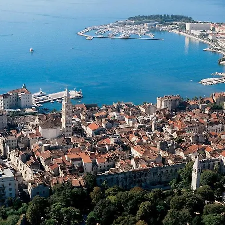 Paola With Free Private Parking Place *