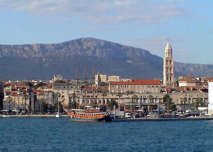 Paola With Free Private Parking Place Apartamento *