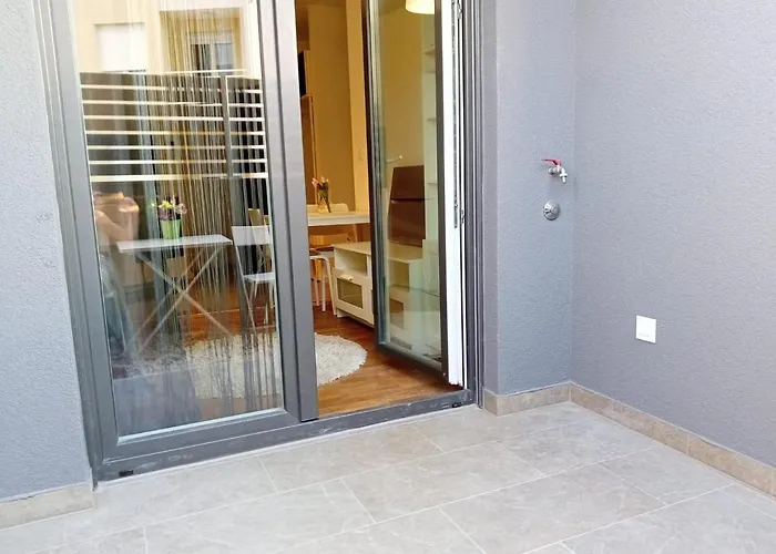 Paola With Free Private Parking Place Split