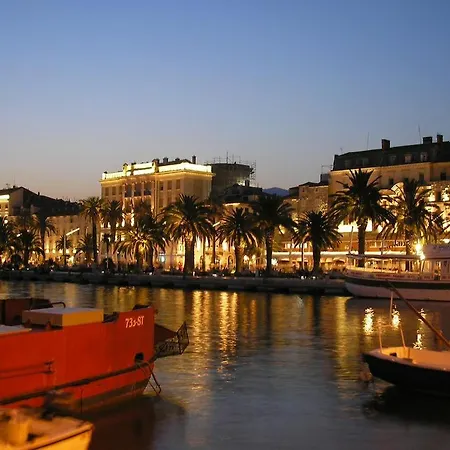 Apartment Paola With Free Private Parking Place Split