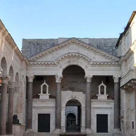 Paola With Free Private Parking Place Apartment